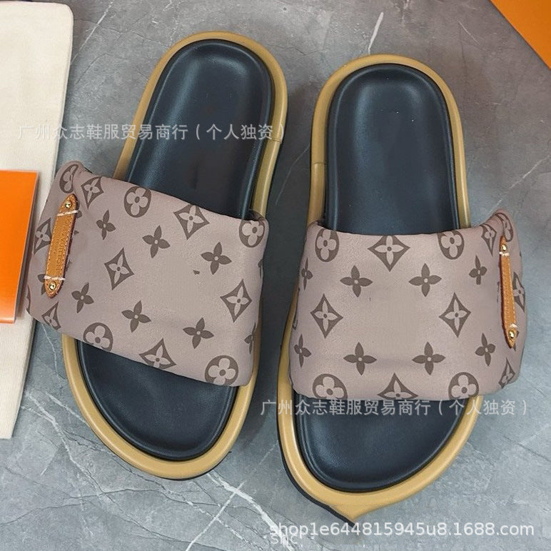 Comercio exterior Satén de Burro 2025 Verano Velcro Zapatillas de mujer Pastel mate para parejas Antideslizante Lote plano y de suela gruesa resistente al desgaste