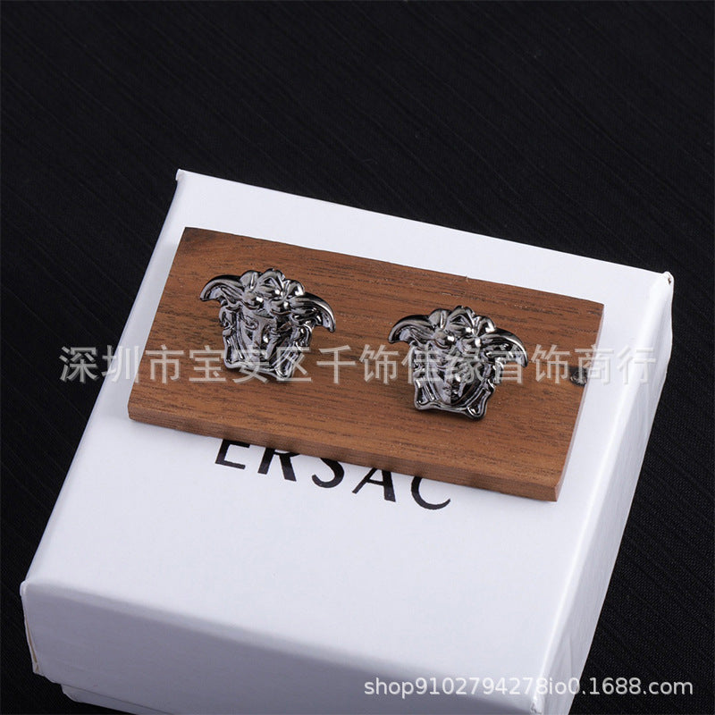 Colección de pendientes Man Family Medusa: pendientes de perla incrustados con diamantes, estilo personalizado extravagante, pendientes ligeros y lujosos