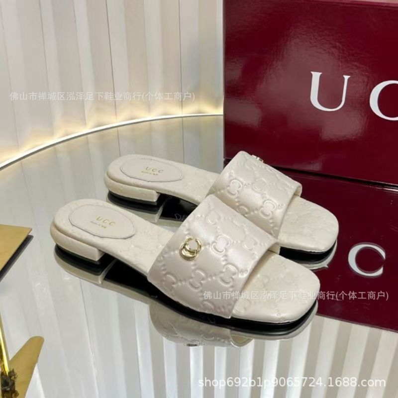 Nuevas sandalias planas en relieve con relieve off-line con letras antideslizantes zapatillas clásicas de playa para mujeres