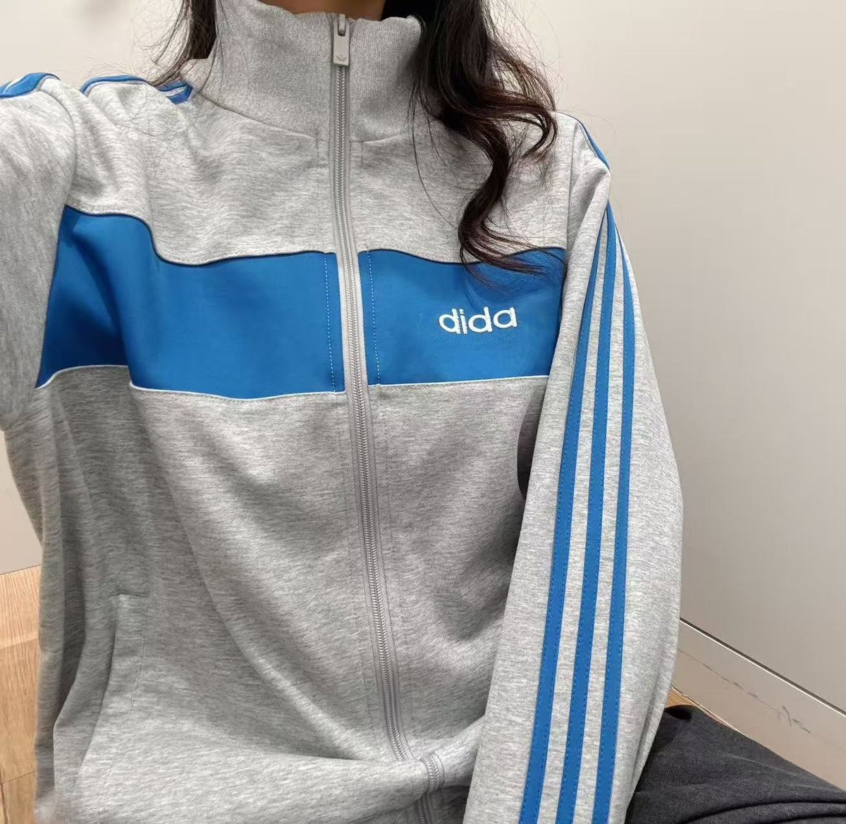 Chaqueta De Cuello Alto Mujer AD | Tres Rayas