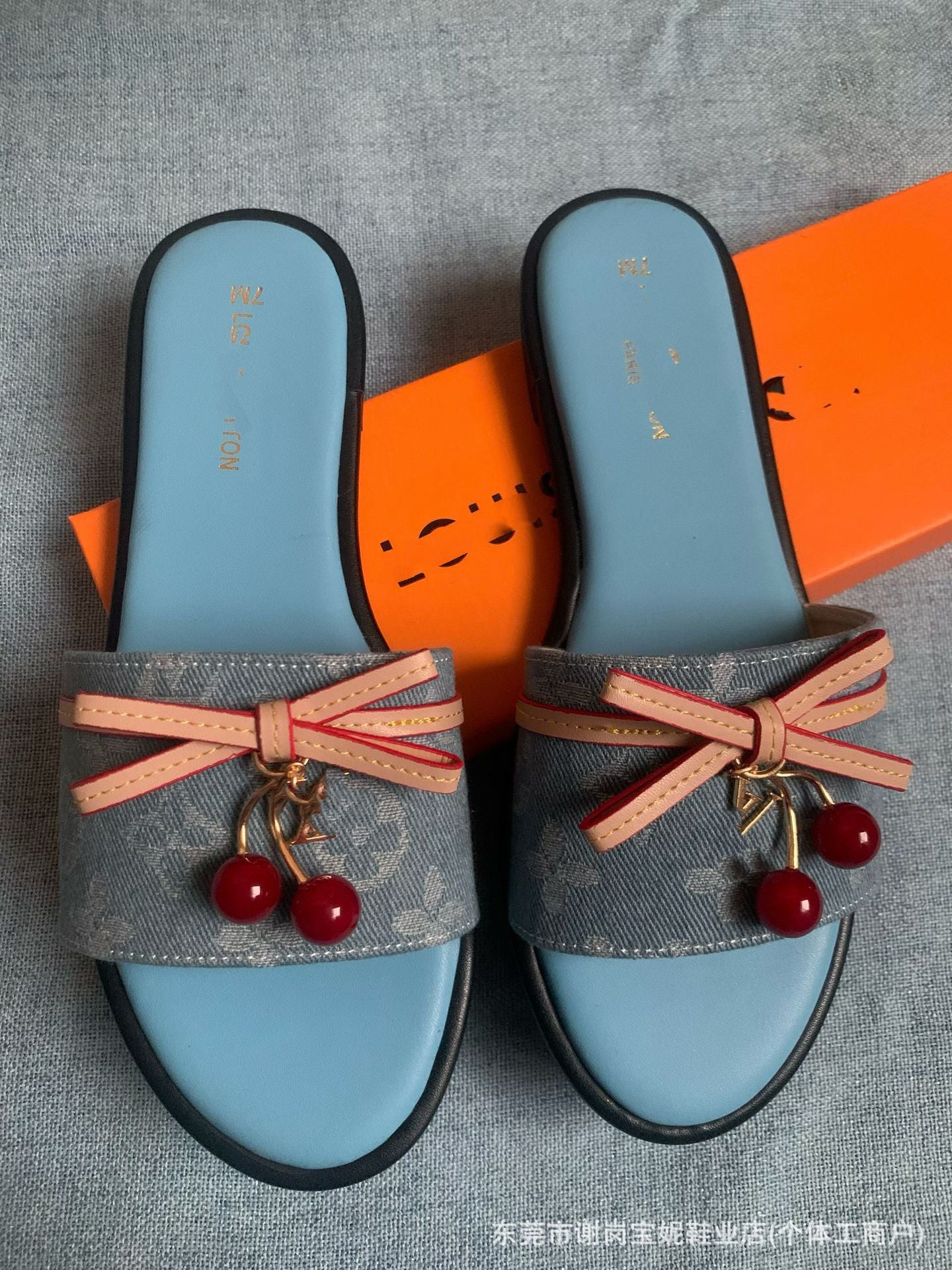 Sandalias nuevas de herraje de la familia V, zapatillas de moda afroeuropeas y americanas de verano para ropa exterior femenina