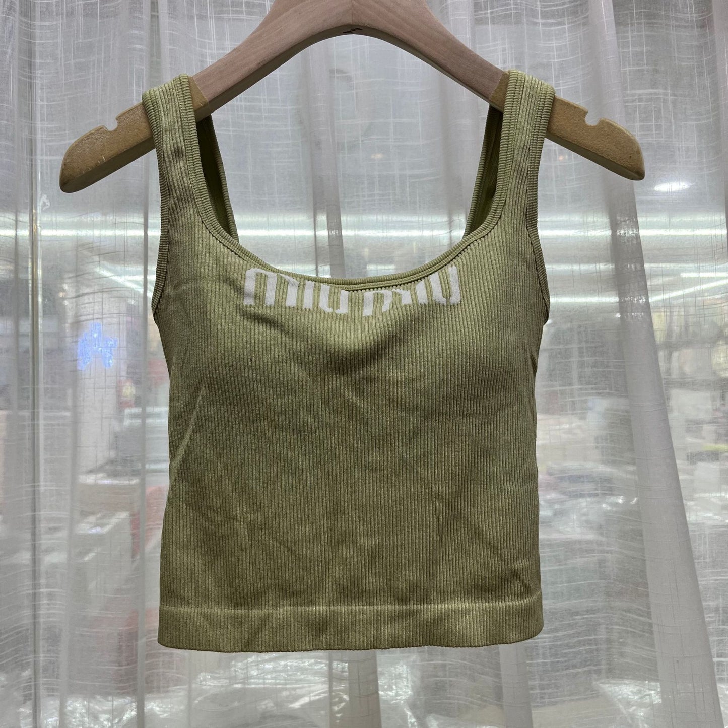 Hombros anchos, cuello cuadrado, copa integrada, sujetador en la espalda precioso, camisola de camisola integrada, letras de punto para mujer con hielo, sujetador con almohadilla de sujetador