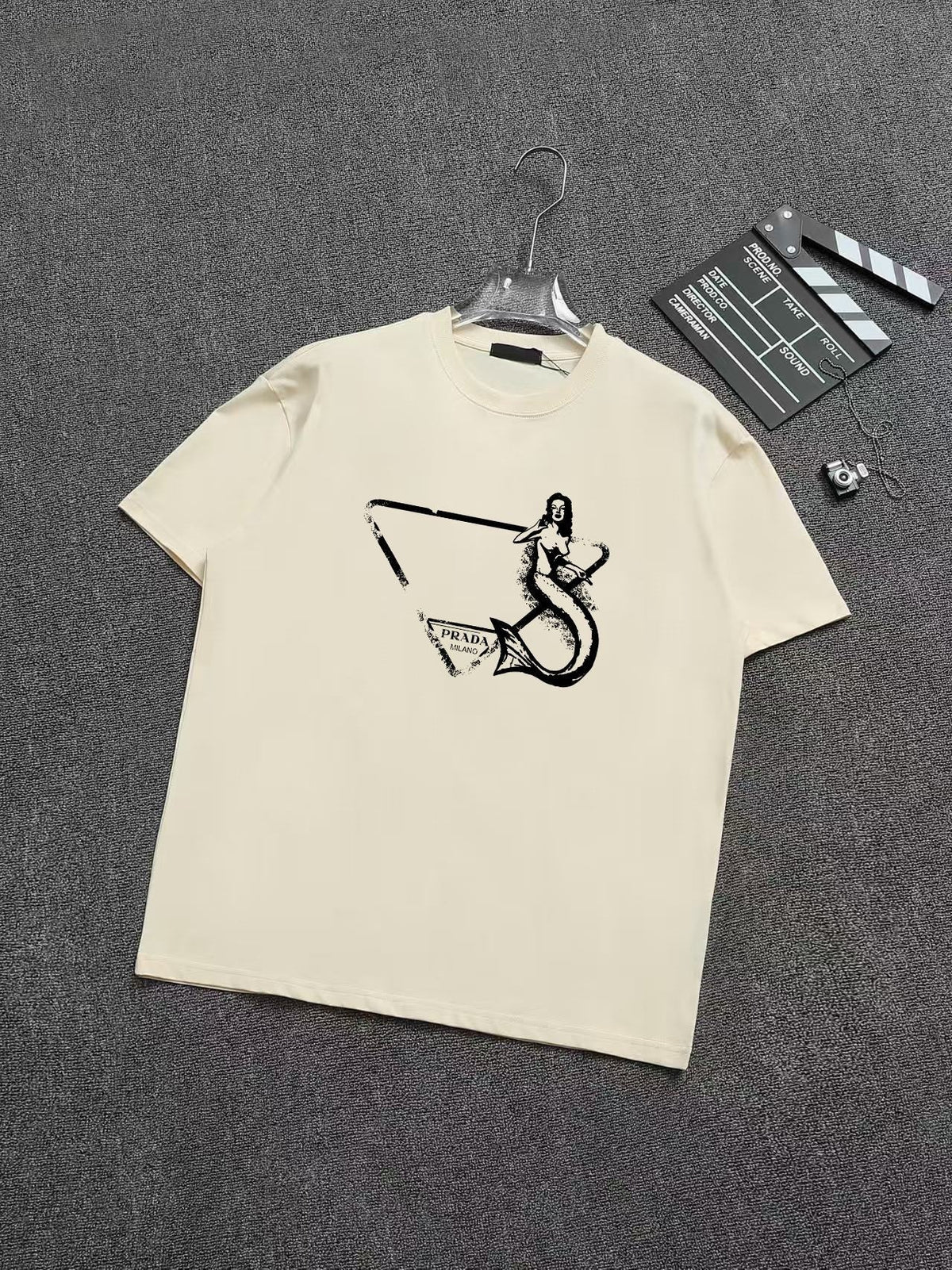 T-shirt Triangles métalliques | Casual été