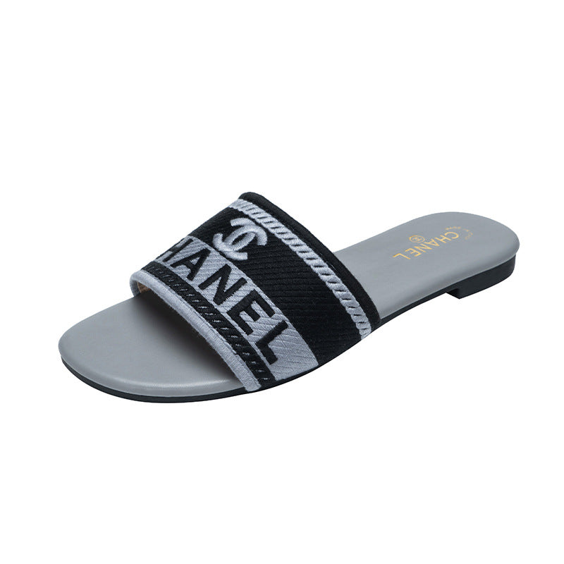 2026 New Designs zapatillas de mujer transfronterizas con letras de alta gama bordadas de Chanel