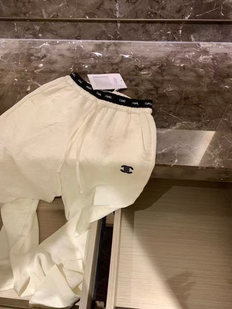 En stock~ Xiao Xiangjia 2026 doble C bordado en negro y blanco, ligero y transpirable, cinturilla elástica de caída y nuevos pantalones milagrosos versátiles de verano