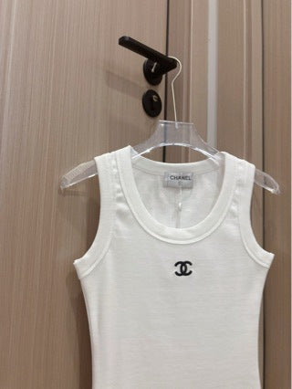 Nuevo chaleco bordado CE, calidad alta de alta gama 24SS Summer Arrival, ¡pieles gigantes y para delgazar! Jubai combina con el chaleco de desplazamiento