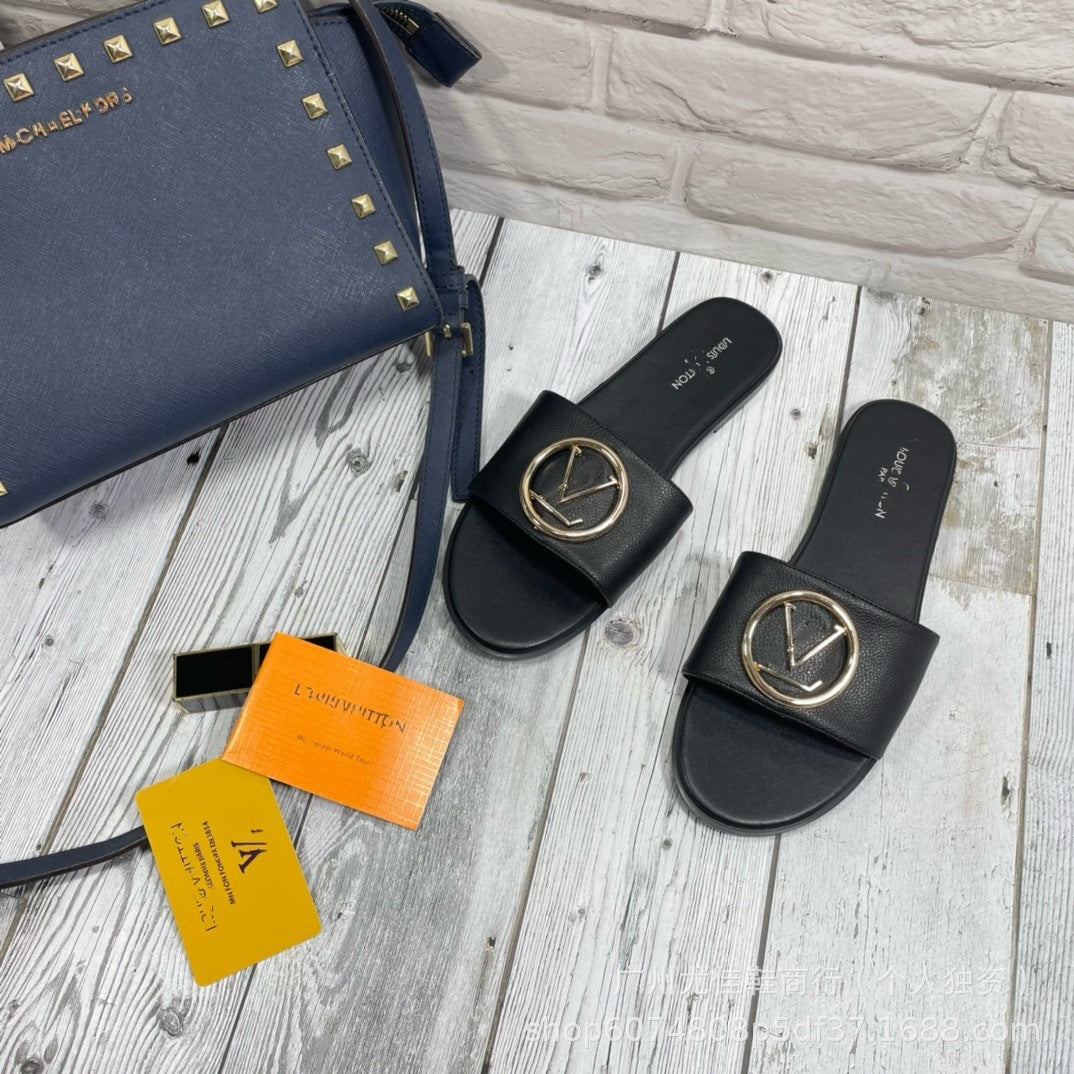 Foreign Trade L Family 2025 Nuevas chanclas europeas y americanas para mujer, hebillas metálicas, zapatillas planas para la playa al aire libre en casa
