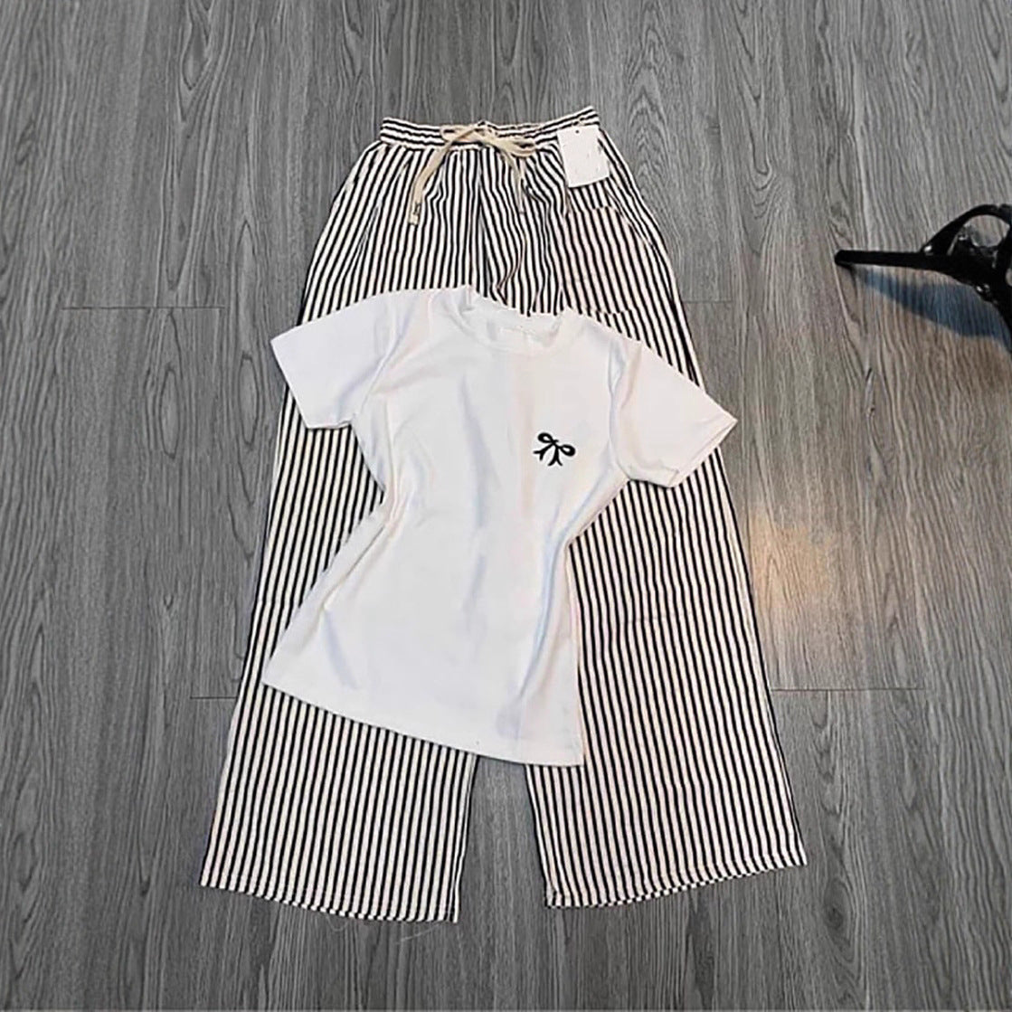 Conjunto de moda de comercio exterior, camiseta nueva de verano para mujer de manga corta bordada y suelta, pantalones anchos de rayas, conjunto informal de dos piezas, ins.