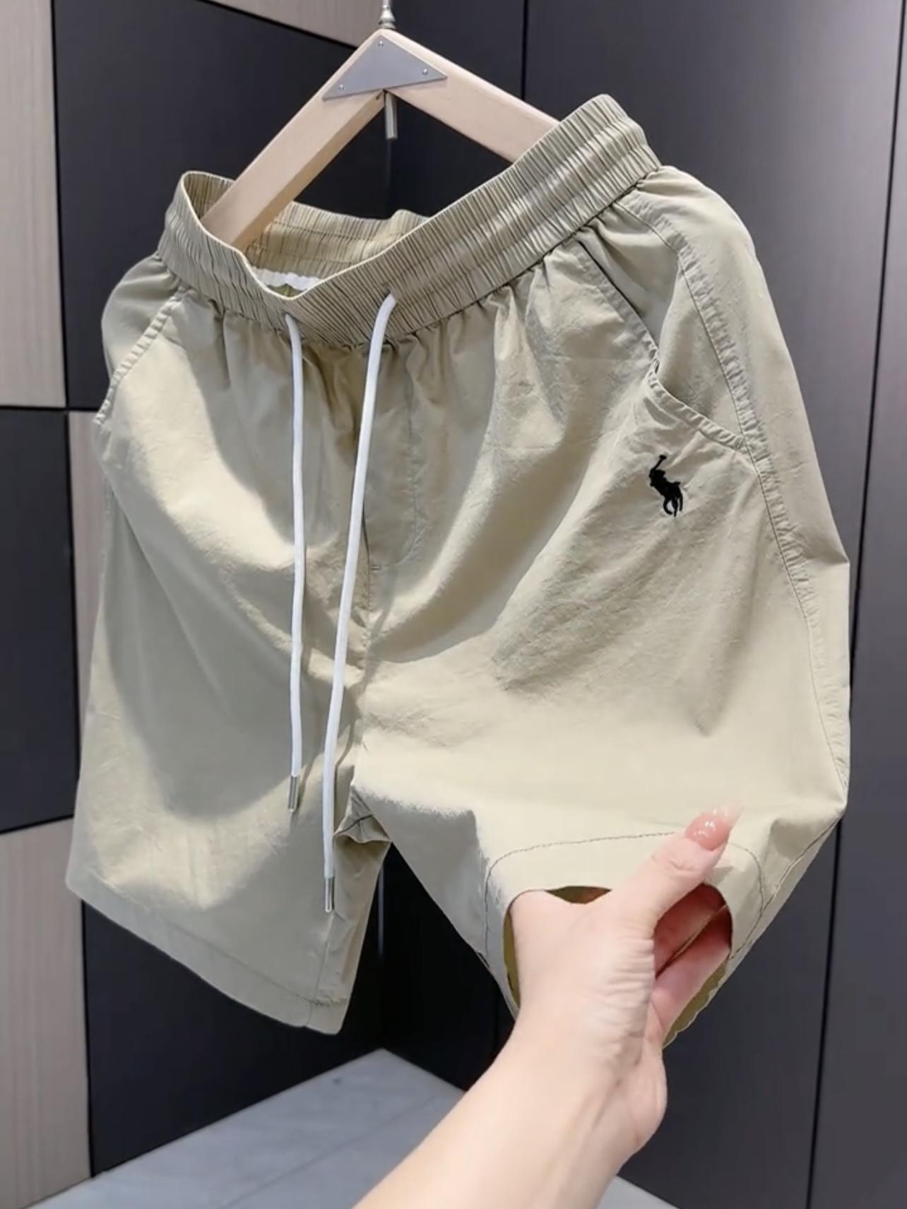 Nuevos pantalones cortos casuales masculinos de verano 2025, pantalones deportivos de playa de secado rápido y pierna recta holgados, pantalones versátiles americanos de cinco puntos