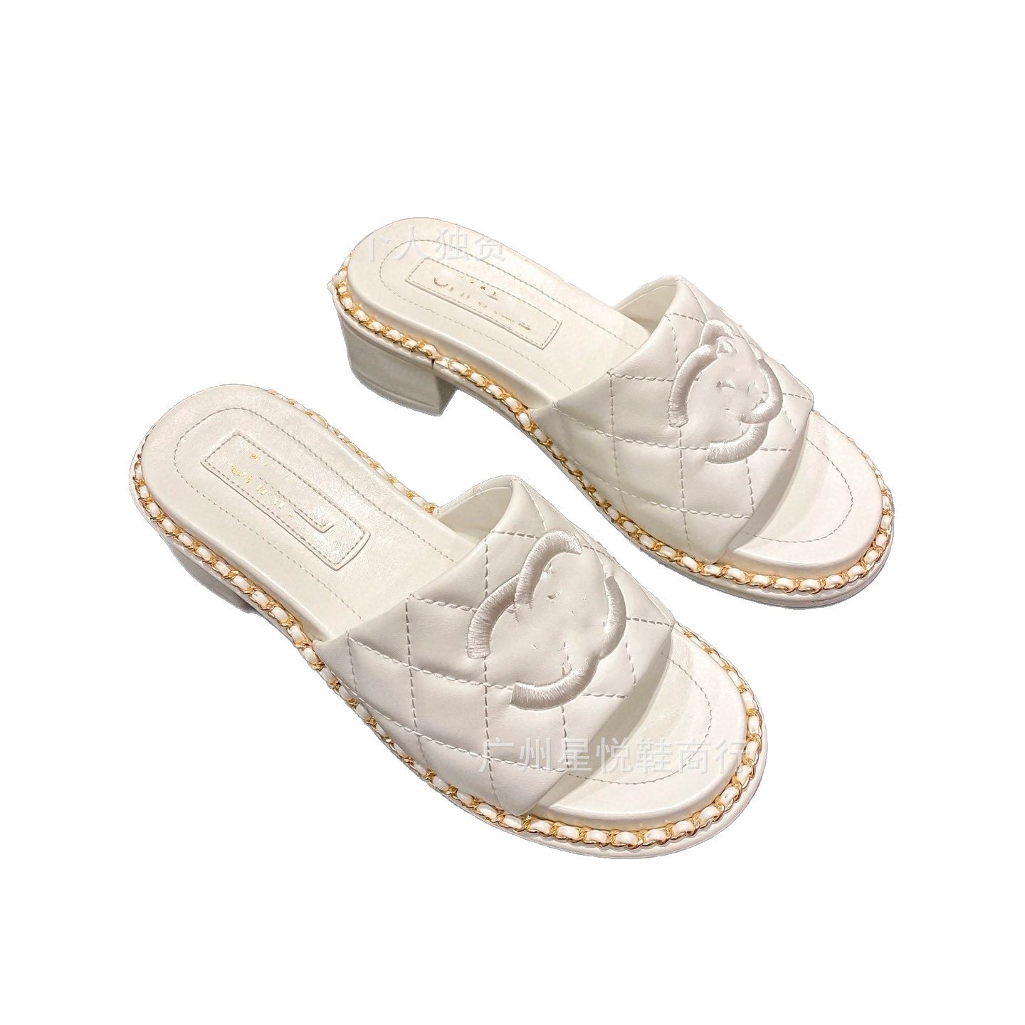 Calidad de alta gama, 25 letras nuevas de cuero C color bloque, hebilla de cadena, zapatillas flat casual, las mujeres llevan sandalias