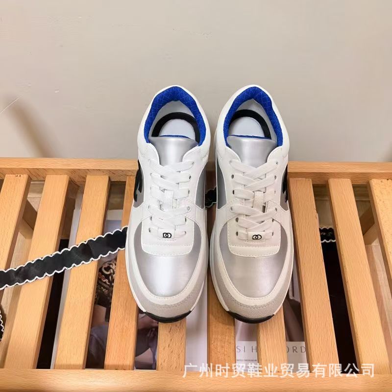Zapatillas de suela gruesa con pequeñas fragancias, zapatillas de papá, zapatillas casuales de cuero suave para mujer, zapatillas de correr nuevas para mujer 2023