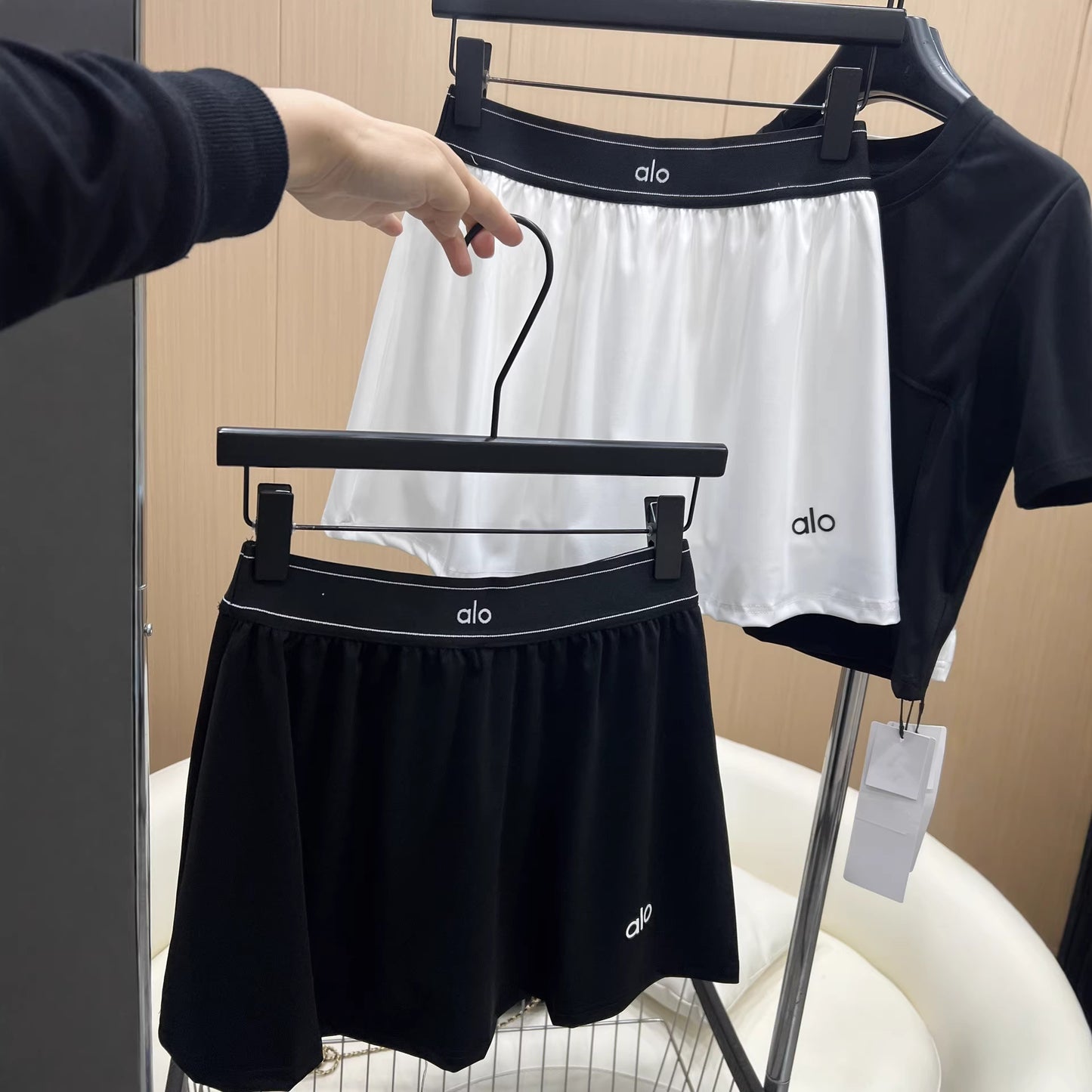 2026 Nuevo set deportivo de secado rápido falda antiexposición para tenis Chaleco de yoga de bádminton I-Letter Camiseta de manga corta para mujer