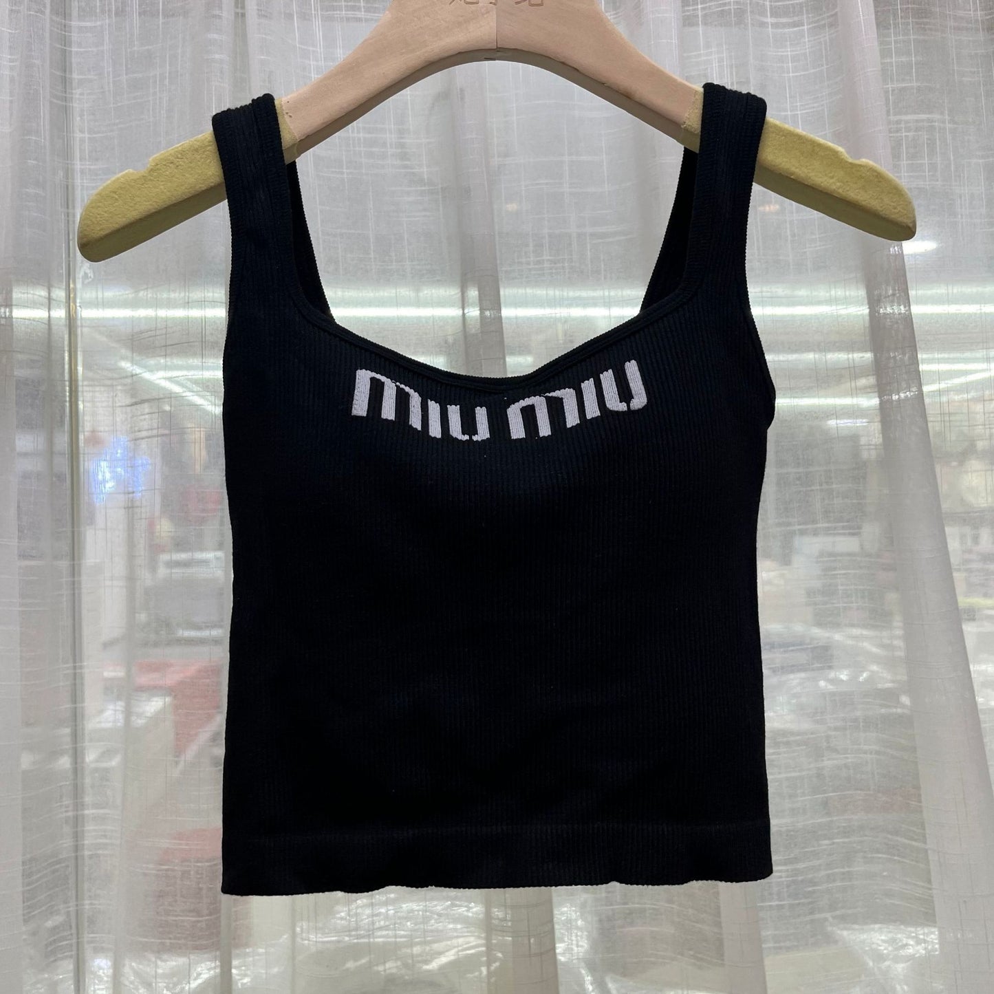 Hombros anchos, cuello cuadrado, copa integrada, sujetador en la espalda precioso, camisola de camisola integrada, letras de punto para mujer con hielo, sujetador con almohadilla de sujetador