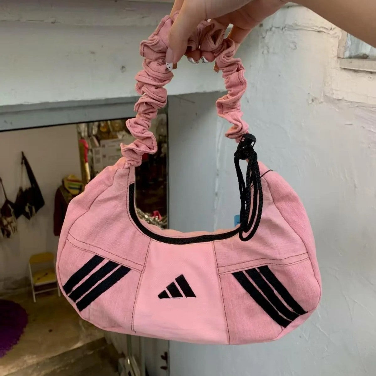 Bolso Adidas Clover de lona plisada para mujer, bolso nube de un solo hombro con bloques de colores de moda 2026